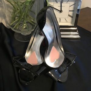 Paris Hilton black patent open toe Bow Stillettos